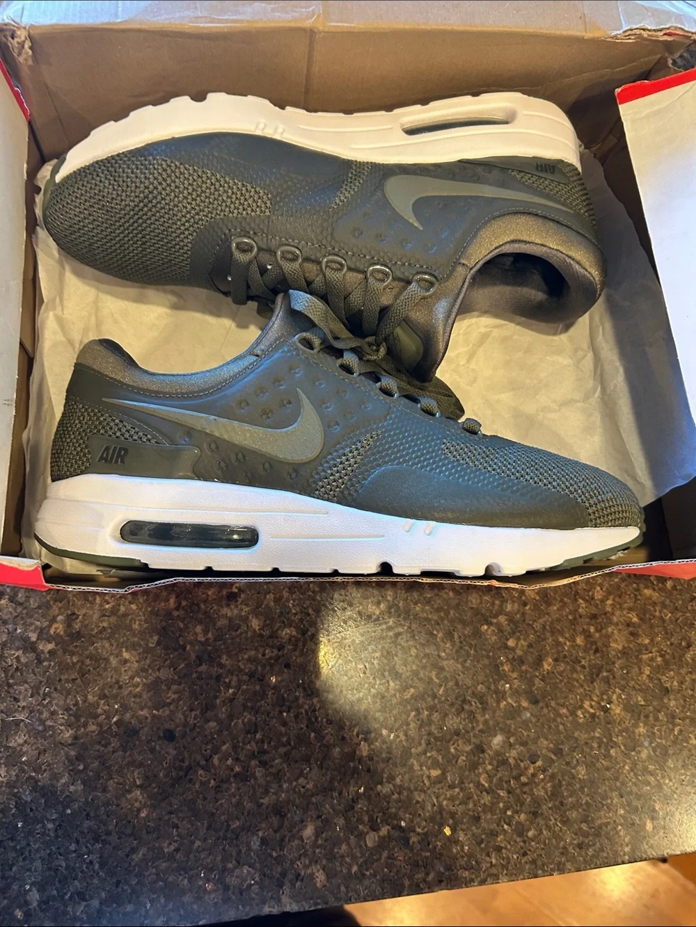 Nike Men’s olive green and White Low-Top Sneaker
